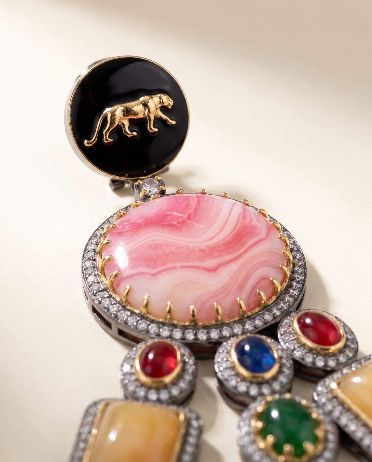 Gulabi Sang Panther Drops — macro view