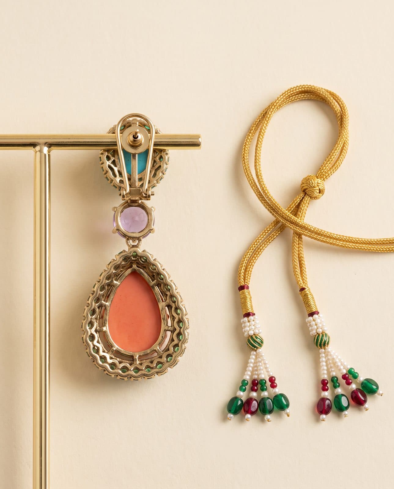 Navratna Do-Lari Necklace Set — macro view