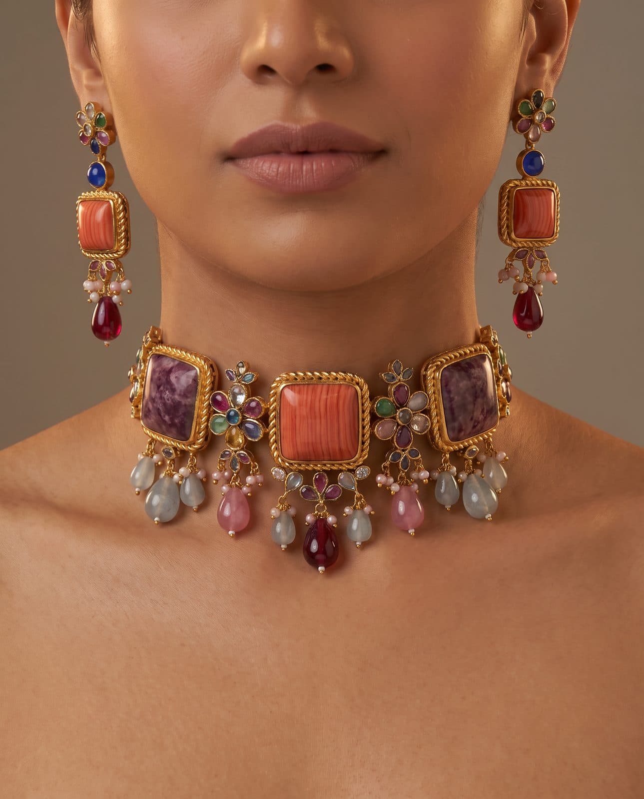 Gulabi Patti Choker Set — scale view