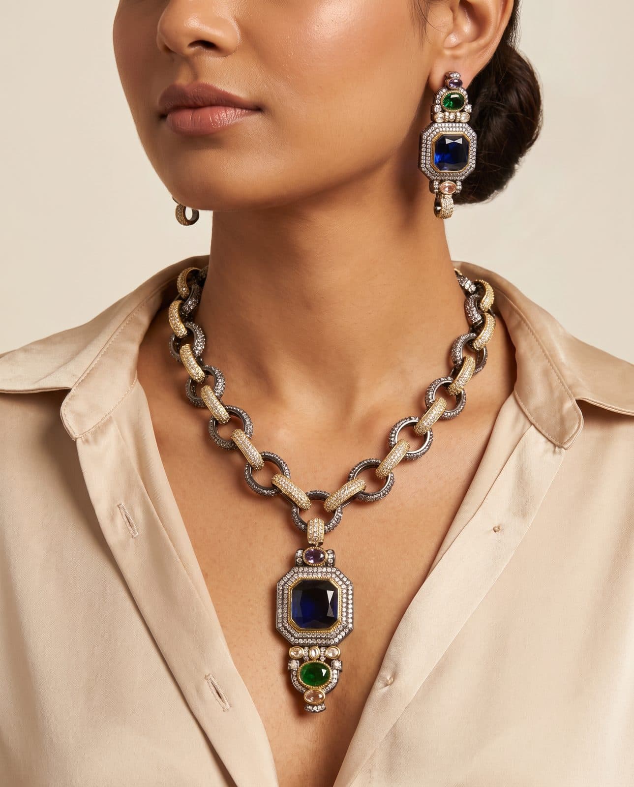 Zanjeer Sapphire Pendant Set — scale view