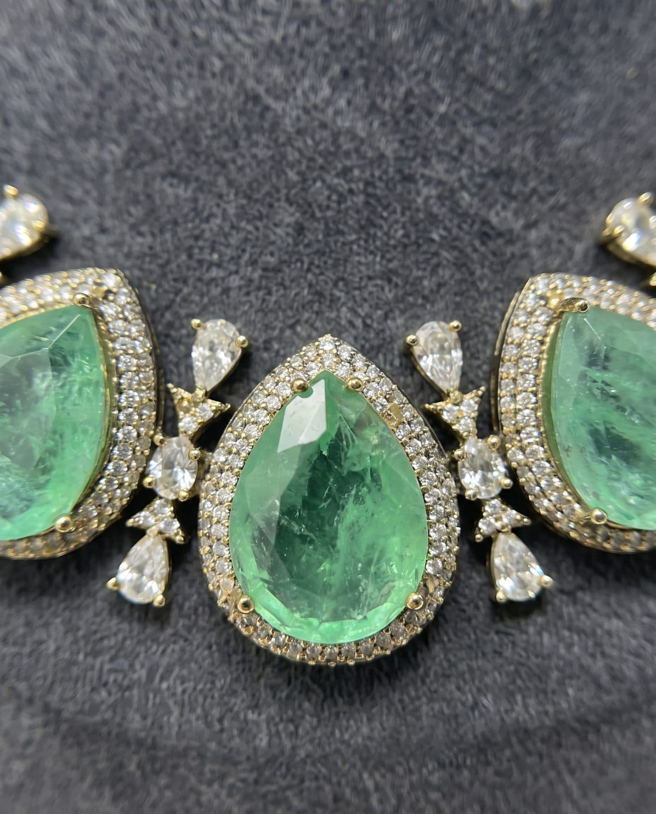 Sabz Ashk Teardrop Necklace Set — macro view