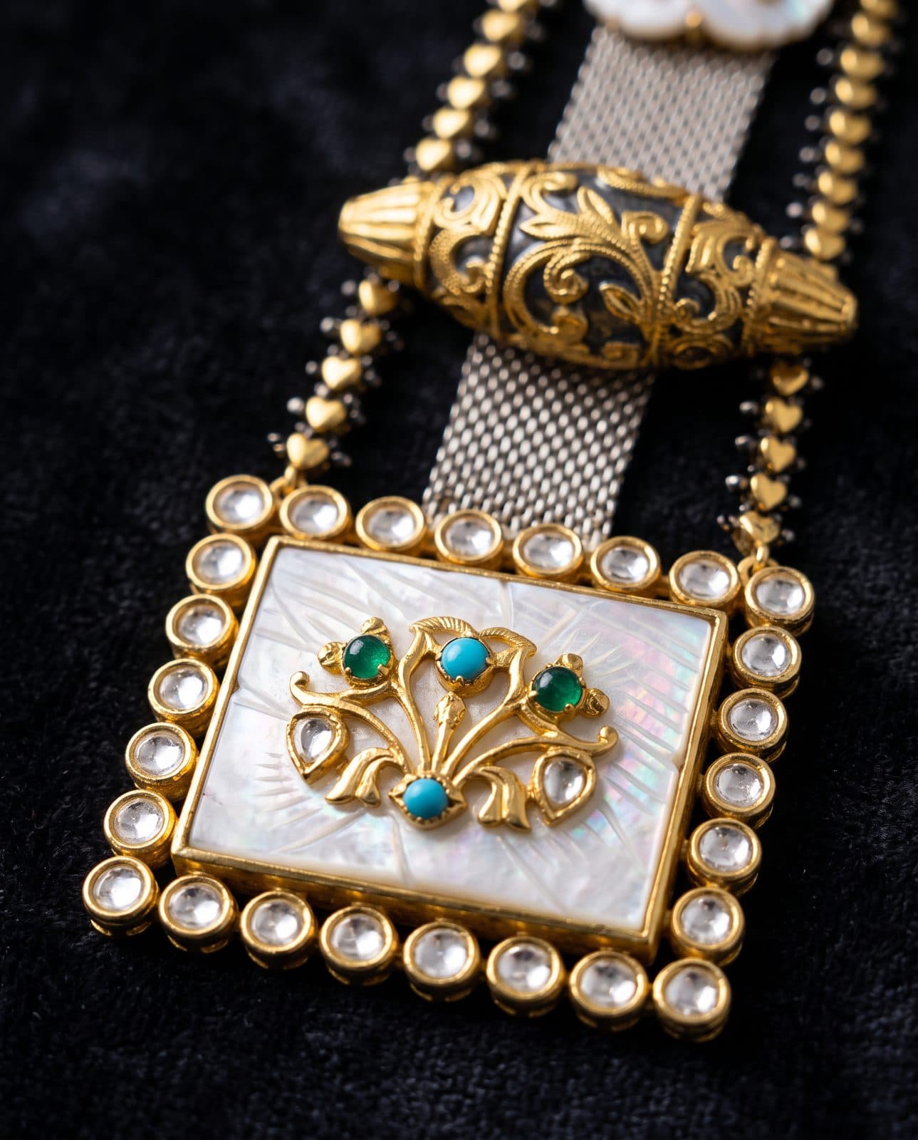 Chandni Mesh Lariat Set — macro view